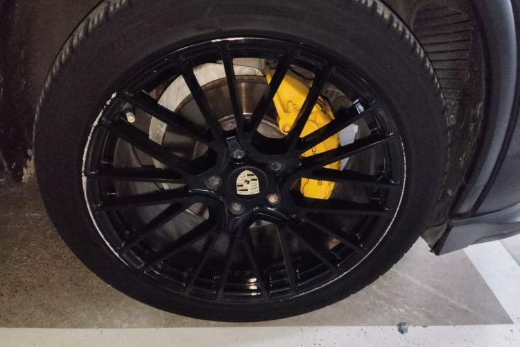 Used Porsche Cayenne 2014 Cayenne Platinum Edition 3.0T Right Front Wheel Hub