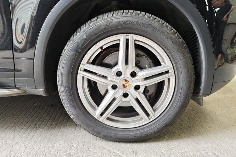 Used Porsche Cayenne 2014 Cayenne Platinum Edition 3.0T Right Front Wheel Hub