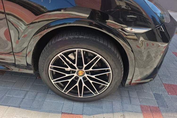 Used Porsche Cayenne 2014 Cayenne Platinum Edition 3.0T Right Front Wheel Hub