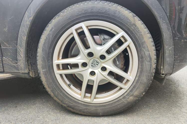 Used Porsche Cayenne 2014 Cayenne Platinum Edition 3.0T Right Front Wheel Hub