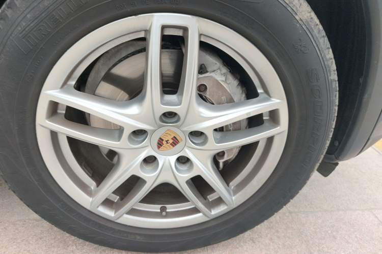 Used Porsche Cayenne 2014 3.6T Automatic Transmission U.S. Specification Right Front Wheel Hub