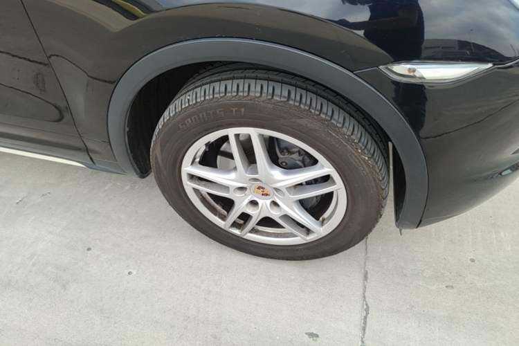 Used Porsche Cayenne 2014 Cayenne Platinum Edition 3.0T Right Front Wheel Hub