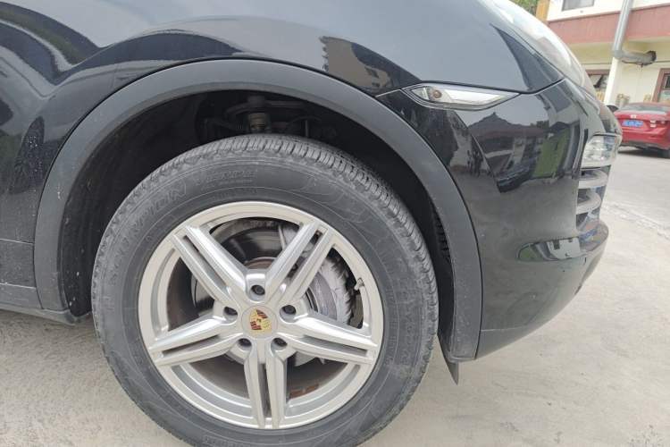 Used Porsche Cayenne 2014 Cayenne Platinum Edition 3.0T Right Front Wheel Hub