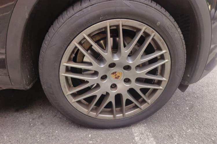 Used Porsche Cayenne 2014 Cayenne Platinum Edition 3.0T Right Front Wheel Hub