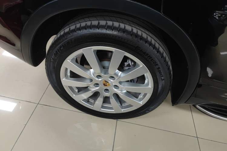 Used Porsche Cayenne 2014 3.6T Automatic Transmission U.S. Specification Right Rear Wheel Hub