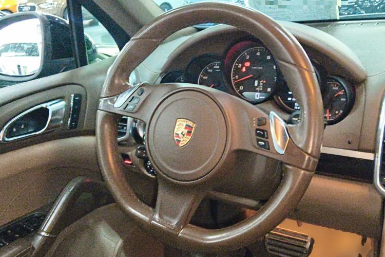 Used Porsche Cayenne 2014 Cayenne Platinum Edition 3.0T Steering Wheel