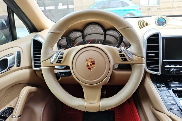 Used Porsche Cayenne 2014 Cayenne Platinum Edition 3.0T Steering Wheel