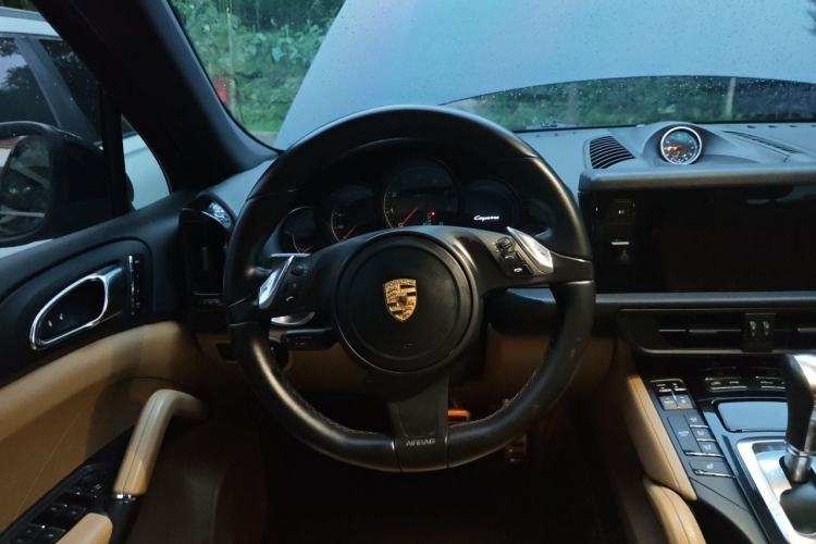 Used Porsche Cayenne 2014 Cayenne Platinum Edition 3.0T Steering Wheel