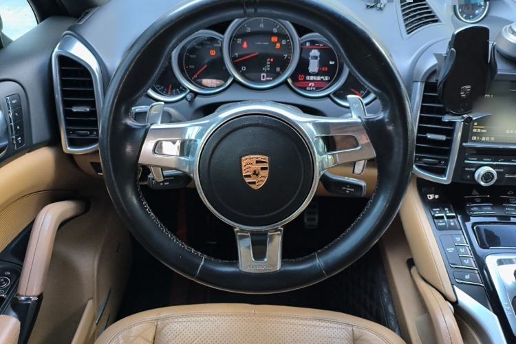 Used Porsche Cayenne 2014 Cayenne Platinum Edition 3.0T Steering Wheel