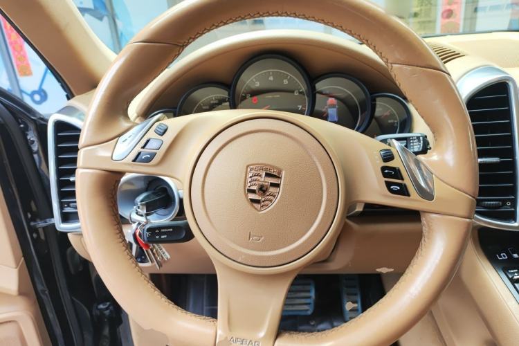 Used Porsche Cayenne 2014 Cayenne Platinum Edition 3.0T Steering Wheel