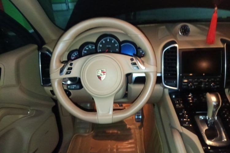 Used Porsche Cayenne 2014 Cayenne Platinum Edition 3.0T Steering Wheel