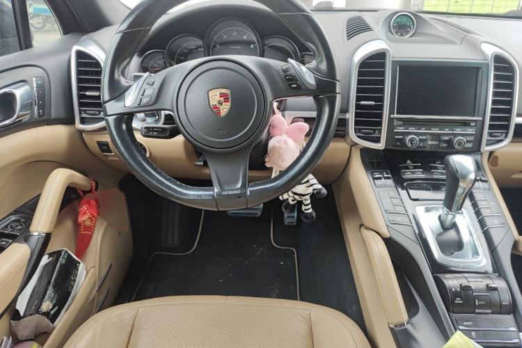 Used Porsche Cayenne 2014 Cayenne Platinum Edition 3.0T Steering Wheel