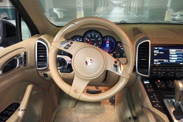 Used Porsche Cayenne 2014 Cayenne Platinum Edition 3.0T Steering Wheel