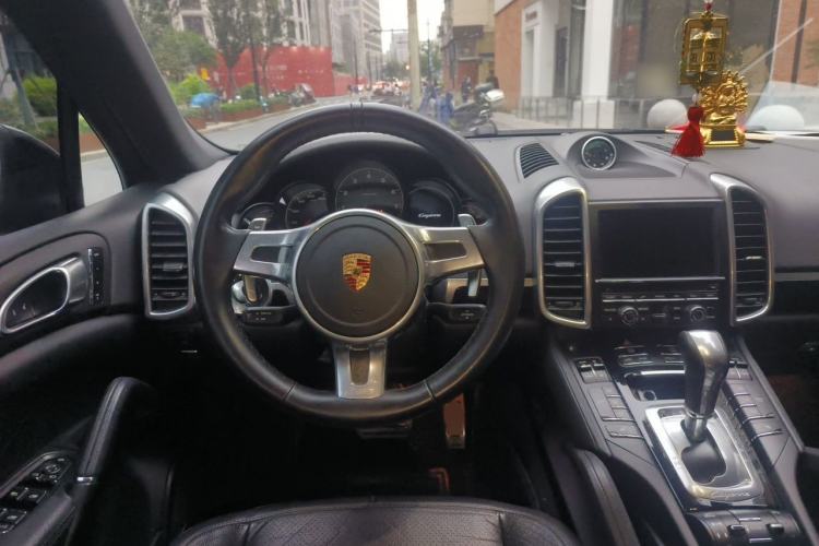 Used Porsche Cayenne 2014 Cayenne Platinum Edition 3.0T Steering Wheel