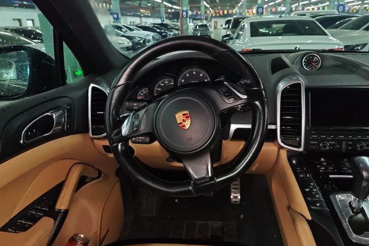 Used Porsche Cayenne 2014 Cayenne Platinum Edition 3.0T Steering Wheel
