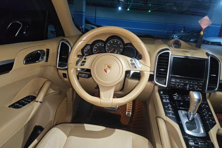 Used Porsche Cayenne 2014 Cayenne Platinum Edition 3.0T Steering Wheel