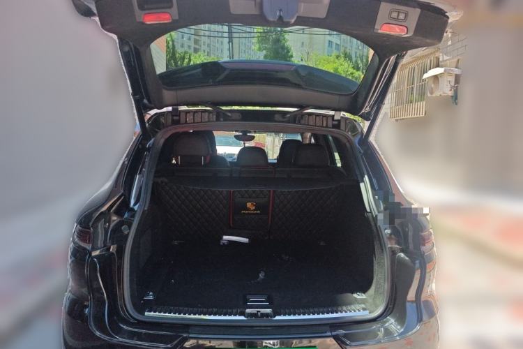 Used Porsche Cayenne 2014 Cayenne Platinum Edition 3.0T Trunk
