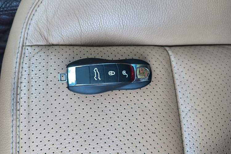 Used Porsche Cayenne 2014 Cayenne Platinum Edition 3.0T Vehicle Key