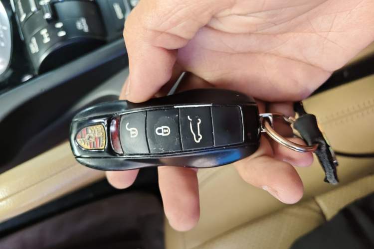 Used Porsche Cayenne 2014 Cayenne Platinum Edition 3.0T Vehicle Key