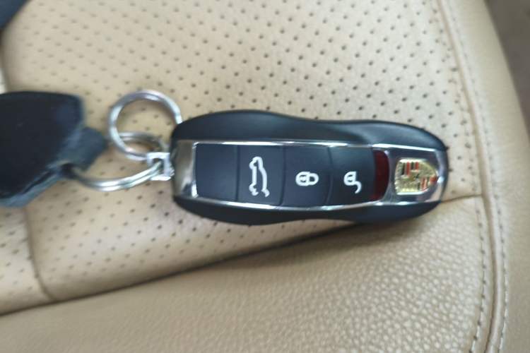 Used Porsche Cayenne  Vehicle Key