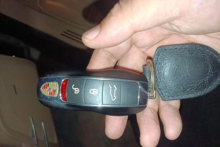 Used Porsche Cayenne 2014 Cayenne Platinum Edition 3.0T Vehicle Key