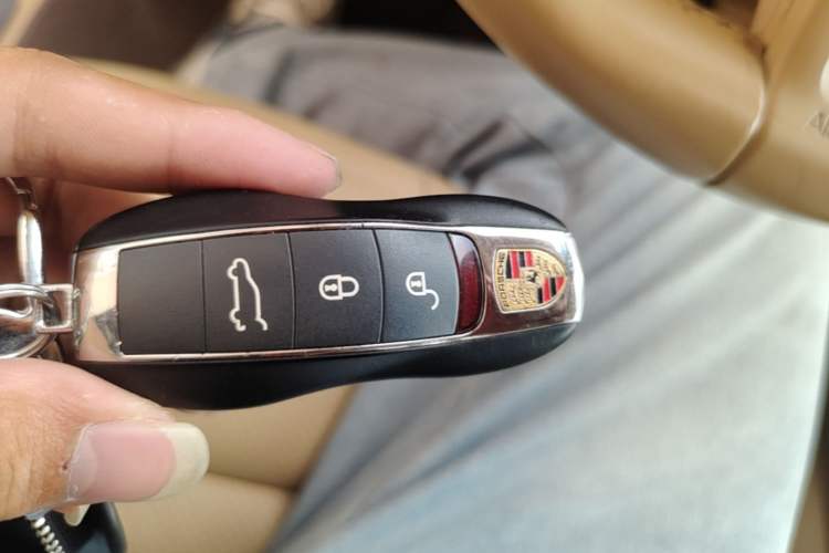 Used Porsche Cayenne 2014 Cayenne Platinum Edition 3.0T Vehicle Key