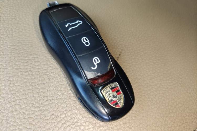 Used Porsche Cayenne 2014 Cayenne Platinum Edition 3.0T Vehicle Key