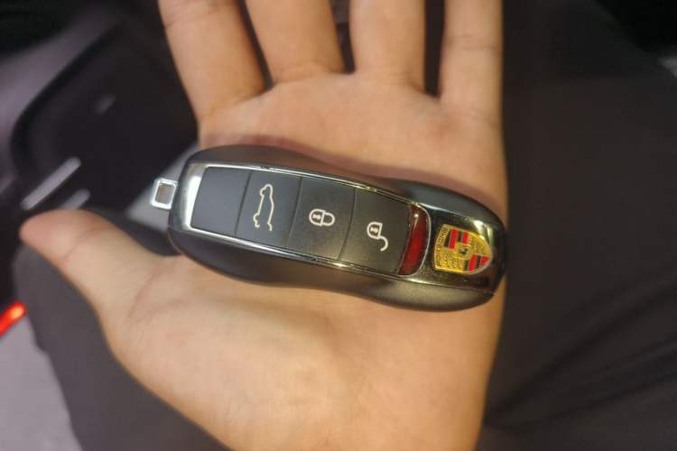 Used Porsche Cayenne 2014 Cayenne Platinum Edition 3.0T Vehicle Key