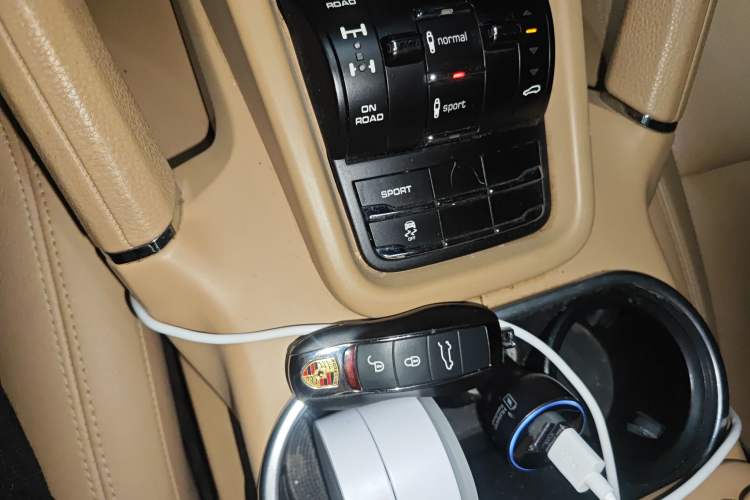 Used Porsche Cayenne 2014 Cayenne Platinum Edition 3.0T Vehicle Key