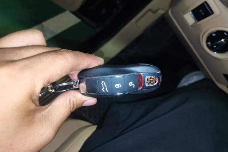 Used Porsche Cayenne  Vehicle Key