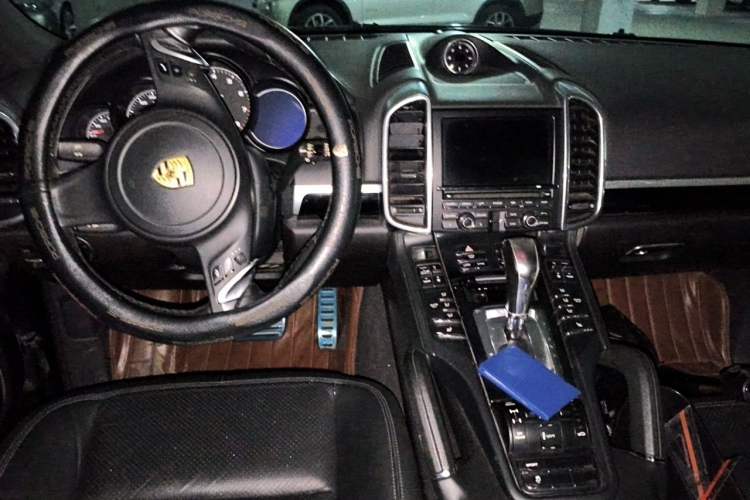 Used Porsche Cayenne 2014 Cayenne Platinum Edition 3.0T Center Console