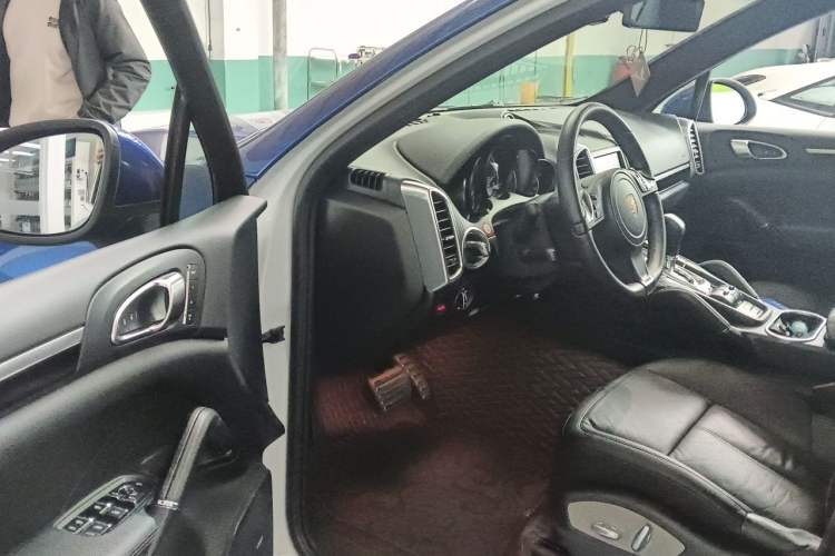 Used Porsche Cayenne 2014 Cayenne Platinum Edition 3.0T Driver Seat