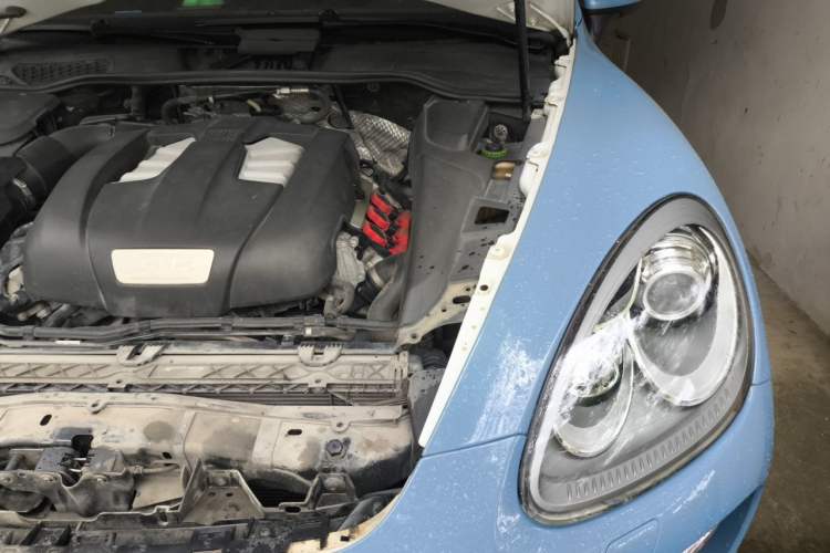 Used Porsche Cayenne 2014 Cayenne Platinum Edition 3.0T Engine Bay Left