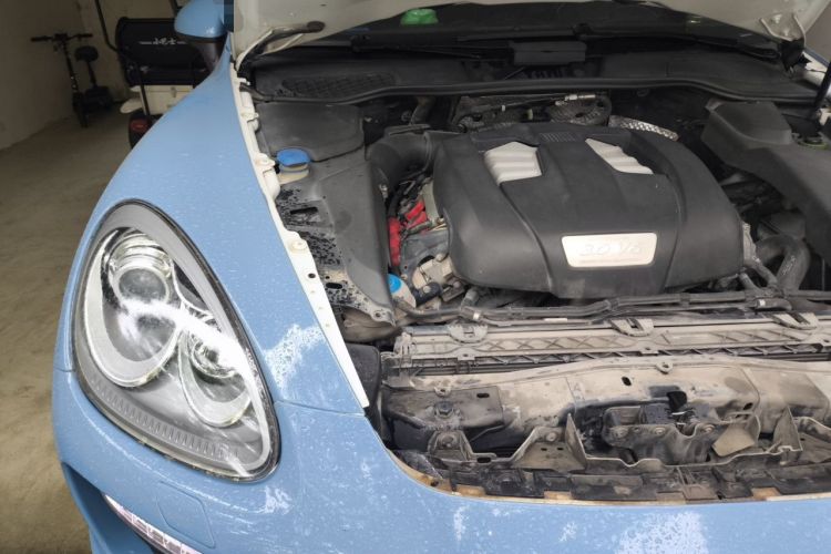 Used Porsche Cayenne 2014 Cayenne Platinum Edition 3.0T Engine Bay Right