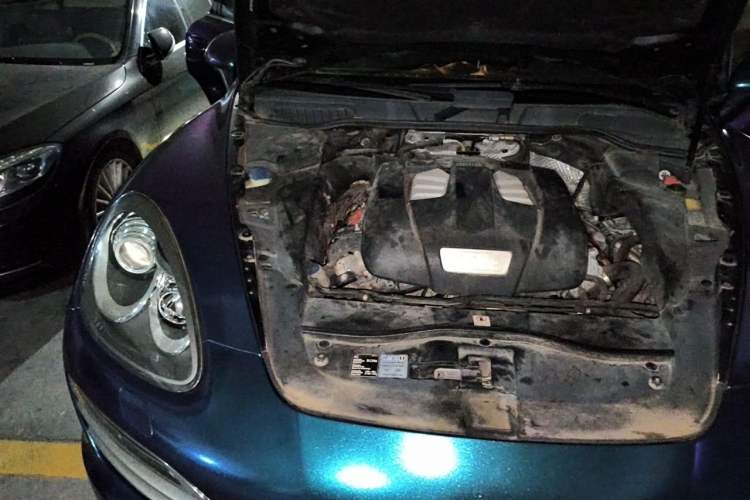 Used Porsche Cayenne 2014 Cayenne Platinum Edition 3.0T Engine Bay Right
