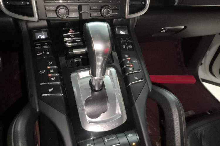 Used Porsche Cayenne 2014 Cayenne Platinum Edition 3.0T Gear Lever