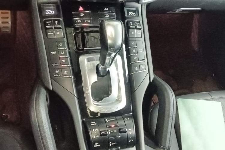Used Porsche Cayenne 2014 Cayenne Platinum Edition 3.0T Gear Lever