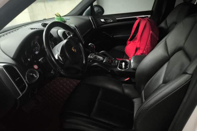 Used Porsche Cayenne 2014 Cayenne Platinum Edition 3.0T Left Front Seat