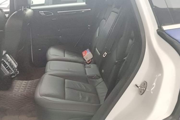 Used Porsche Cayenne 2014 Cayenne Platinum Edition 3.0T Left Rear Seat