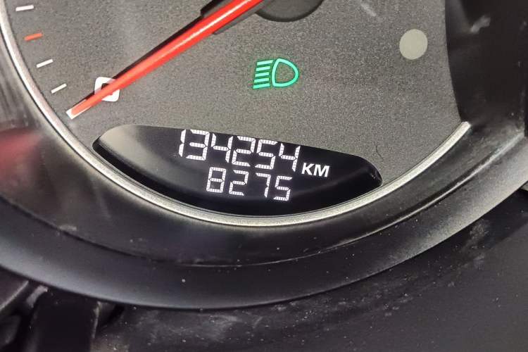 Used Porsche Cayenne 2014 Cayenne Platinum Edition 3.0T Odometer Close Up