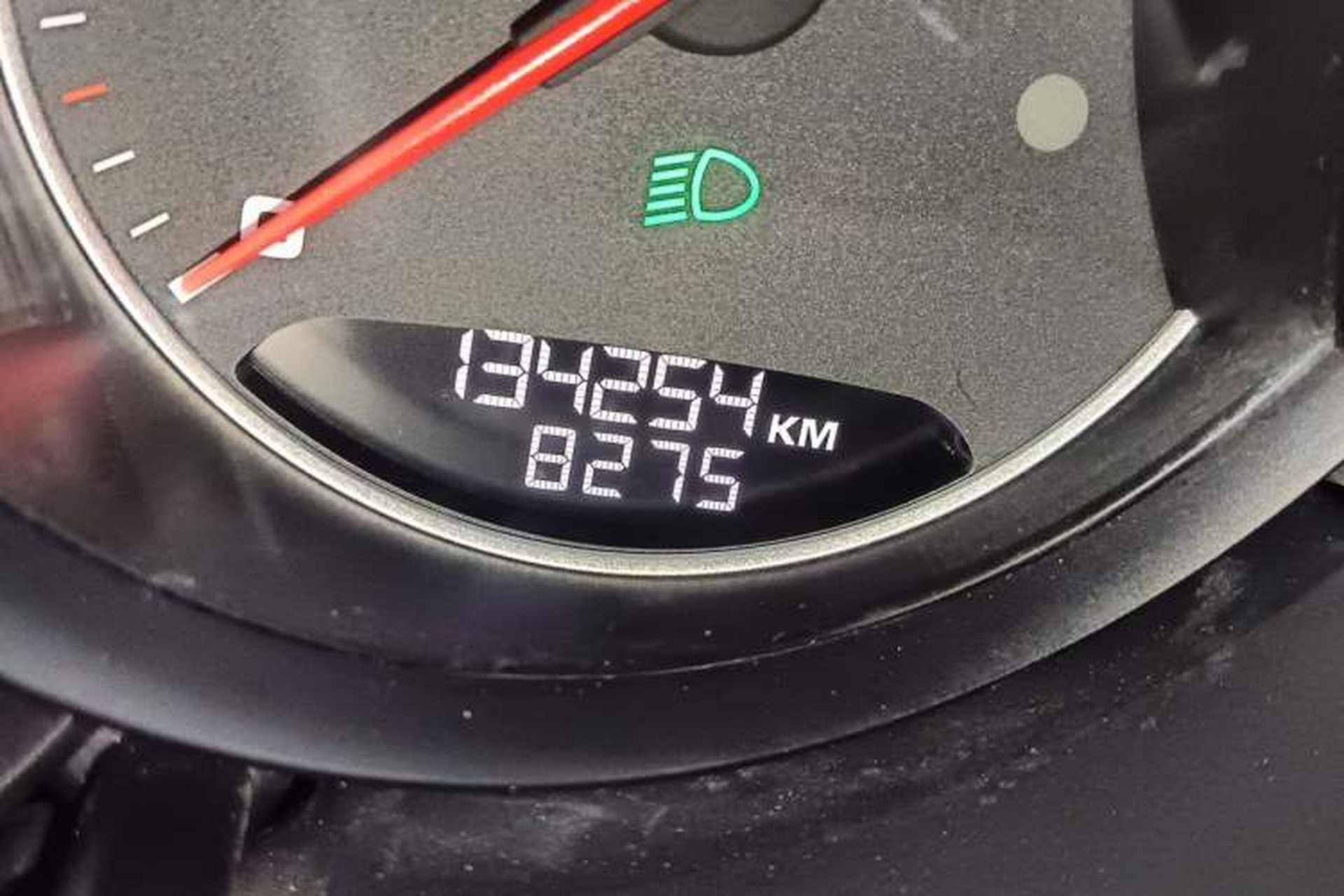 Used Porsche Cayenne 2014 Cayenne Platinum Edition 3.0T Odometer Close Up