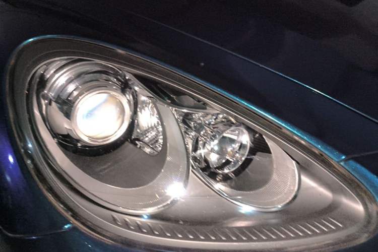 Used Porsche Cayenne 2014 Cayenne Platinum Edition 3.0T Right Front Headlight