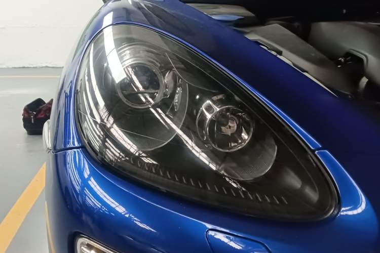 Used Porsche Cayenne 2014 Cayenne Platinum Edition 3.0T Right Front Headlight