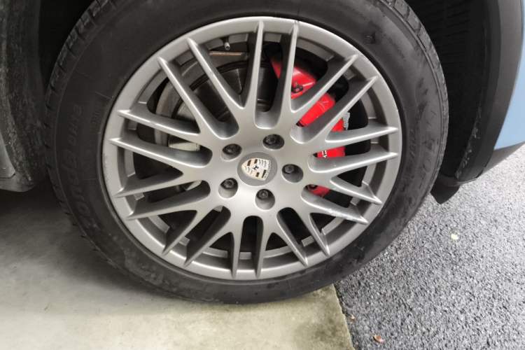 Used Porsche Cayenne 2014 Cayenne Platinum Edition 3.0T Right Front Wheel Hub