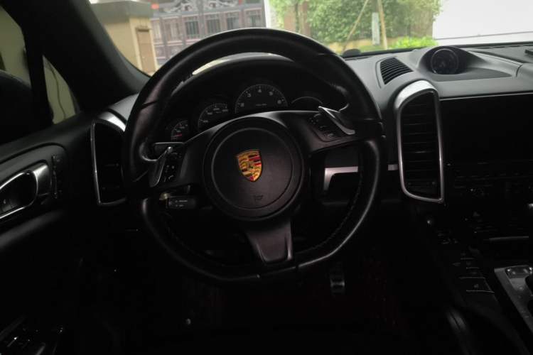 Used Porsche Cayenne 2014 Cayenne Platinum Edition 3.0T Steering Wheel