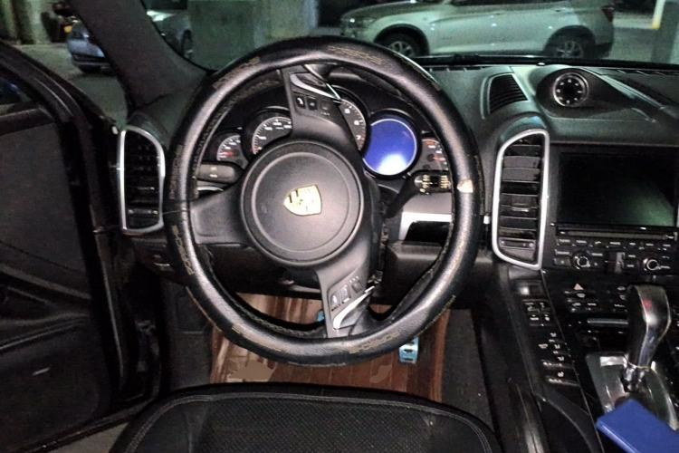 Used Porsche Cayenne 2014 Cayenne Platinum Edition 3.0T Steering Wheel