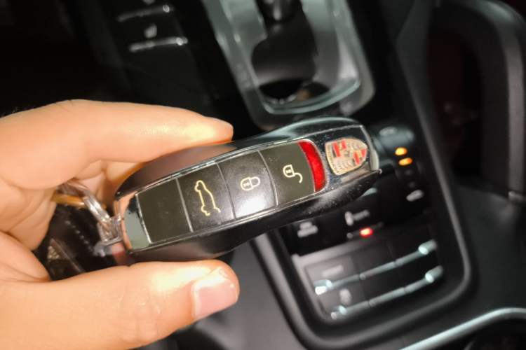 Used Porsche Cayenne 2014 Cayenne Platinum Edition 3.0T Vehicle Key