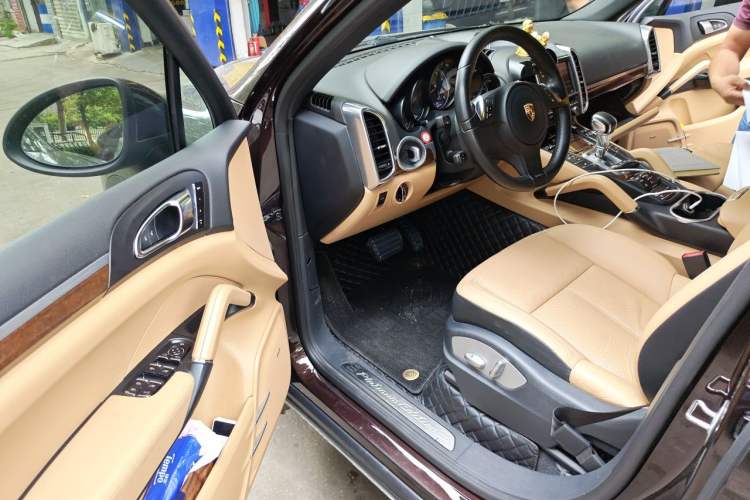 Used Porsche Cayenne 2014 Cayenne Platinum Edition 3.0T Driver Seat