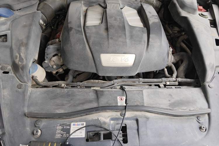 Used Porsche Cayenne 2014 Cayenne Platinum Edition 3.0T Engine Bay