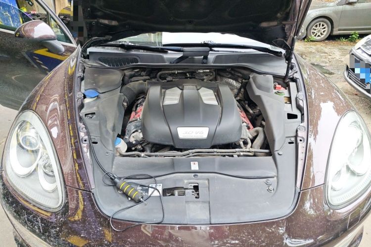 Used Porsche Cayenne 2014 Cayenne Platinum Edition 3.0T Engine Bay